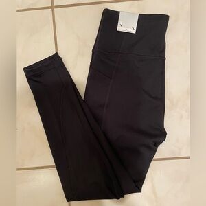 Women’s Victoria Secret On Point Capri Leggings Size 8​​​